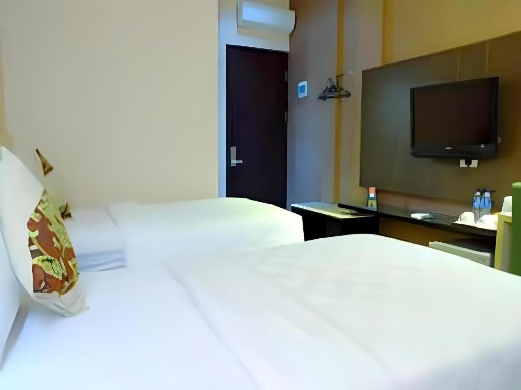 Lotus Hotel סובאנג מראה חיצוני תמונה