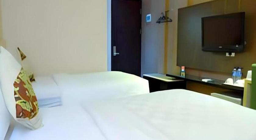 Lotus Hotel סובאנג מראה חיצוני תמונה